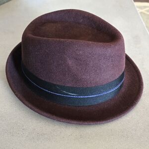 -‎ Biltmore 1917 brown wool felt feather fedora hat, size Medium (missing)